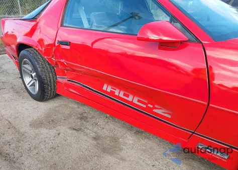 1986 Chevrolet Camaro из США, поврежденный, VIN 1G1FP87F0GL156197